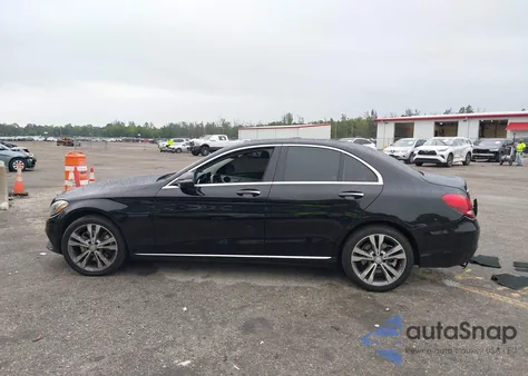 2016 Mercedes-Benz C 300 4Matic из США, поврежденный, VIN 55SWF4KB3GU099485